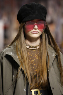 Details Christian Dior , Details Dior Fall 2018 Ready-to-Wear , Детали показа Кристиан Диор , Детали показа Диор осень зима 2018 , Fashion show , неделя моды в Париже , PFW , Мария Грация Кьюри , Mainstyles